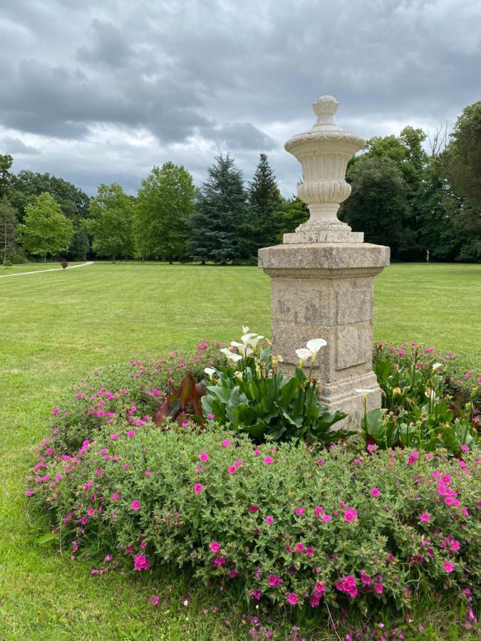 Chateau De St-Fulgent, Gite La Tour Saint-Fulgent Esterno foto
