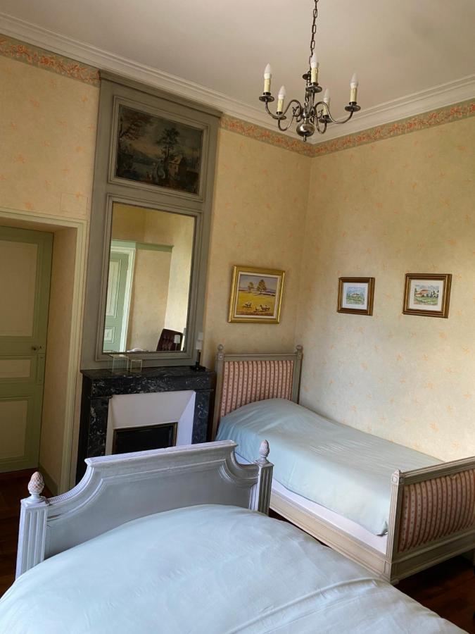 Chateau De St-Fulgent, Gite La Tour Saint-Fulgent Esterno foto