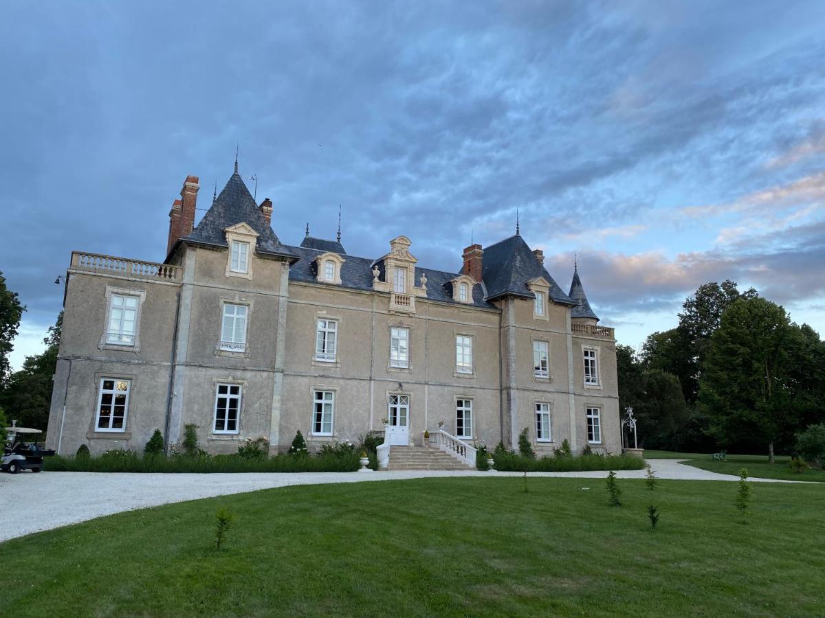 Chateau De St-Fulgent, Gite La Tour Saint-Fulgent Esterno foto