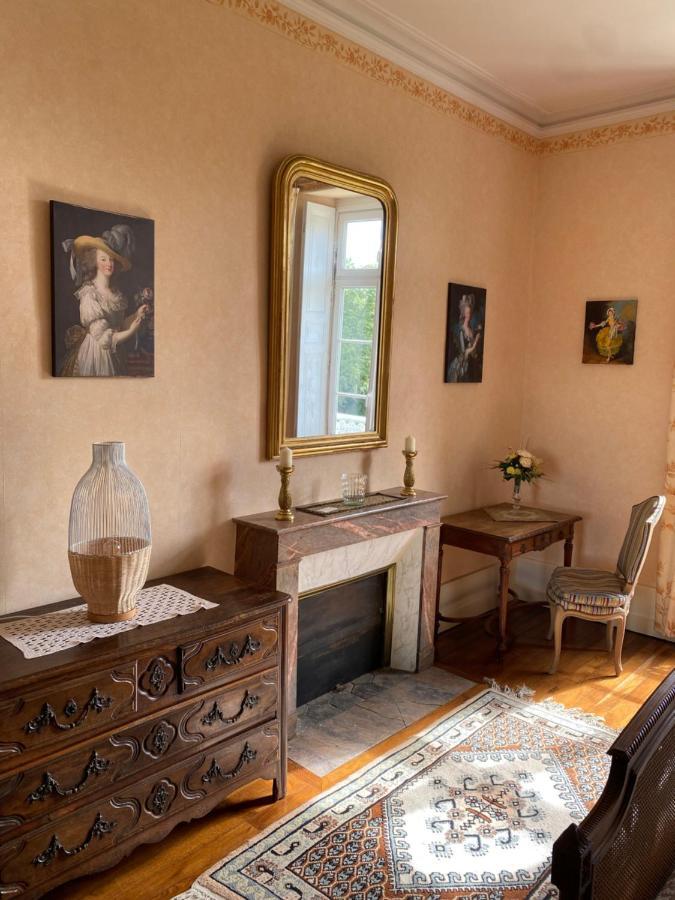 Chateau De St-Fulgent, Gite La Tour Saint-Fulgent Esterno foto
