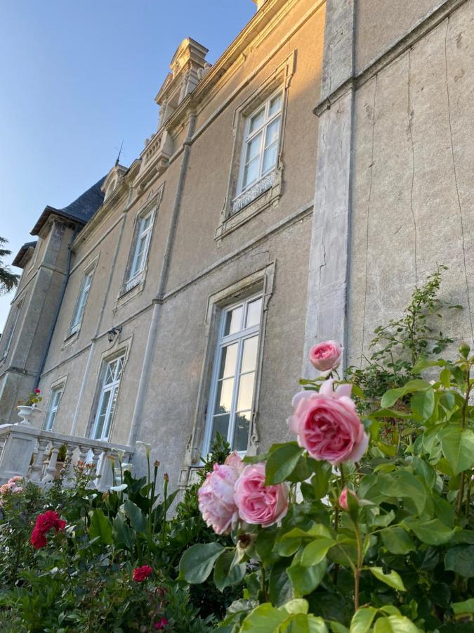 Chateau De St-Fulgent, Gite La Tour Saint-Fulgent Esterno foto